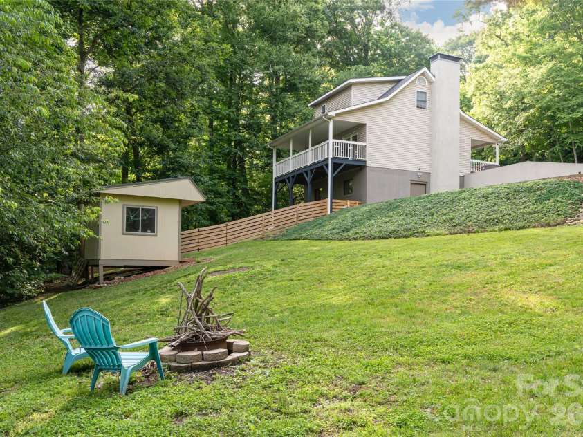 8 Coffey Place, Asheville, NC 28806.  MLS# CAR4382845, YatesRealty ID 31741. 