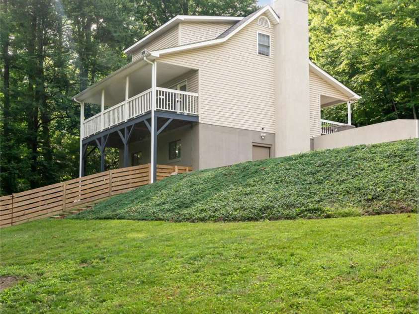8 Coffey Place, Asheville, NC 28806.  MLS# CAR4382845, YatesRealty ID 31741. 