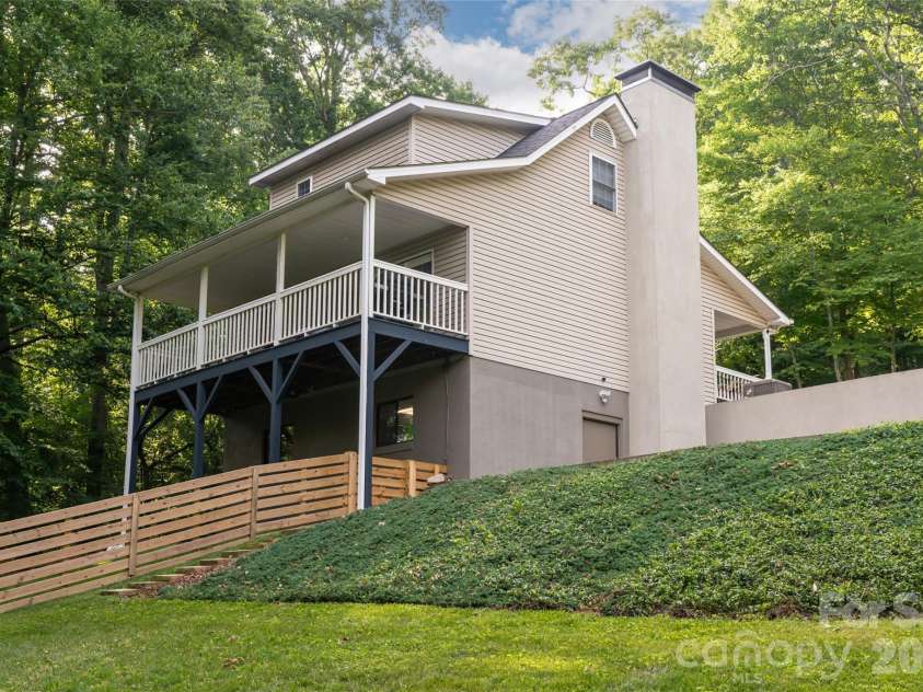 8 Coffey Place, Asheville, NC 28806.  MLS# CAR4382845, YatesRealty ID 31741. 