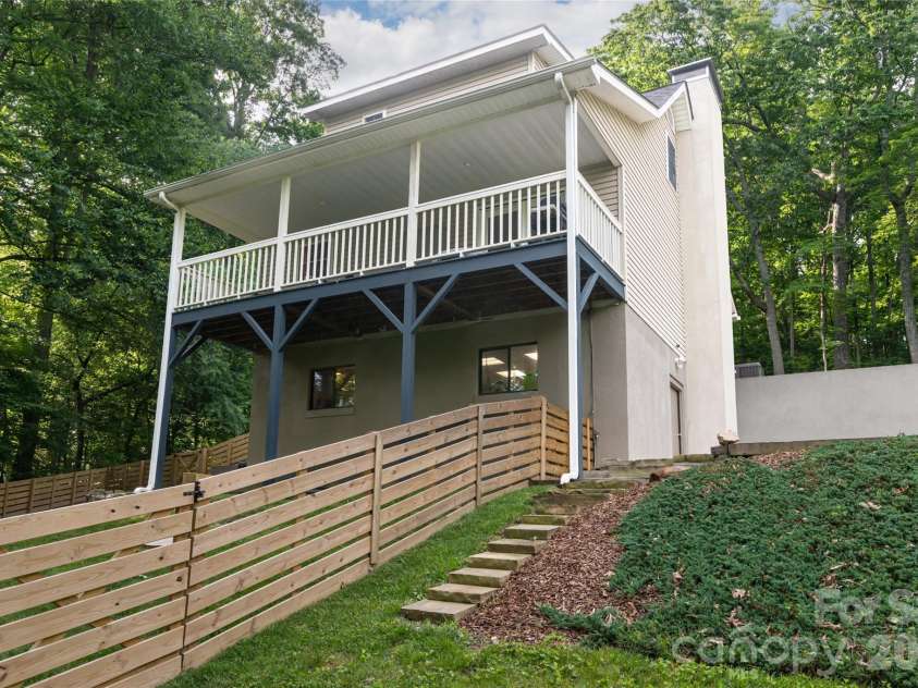8 Coffey Place, Asheville, NC 28806.  MLS# CAR4382845, YatesRealty ID 31741. 