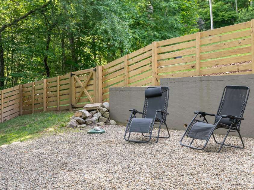 8 Coffey Place, Asheville, NC 28806.  MLS# CAR4382845, YatesRealty ID 31741. 
