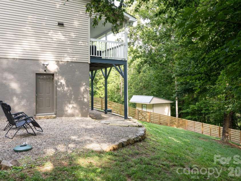 8 Coffey Place, Asheville, NC 28806.  MLS# CAR4382845, YatesRealty ID 31741. 