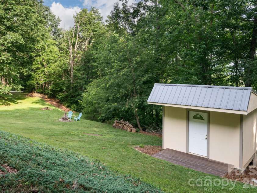 8 Coffey Place, Asheville, NC 28806.  MLS# CAR4382845, YatesRealty ID 31741. 