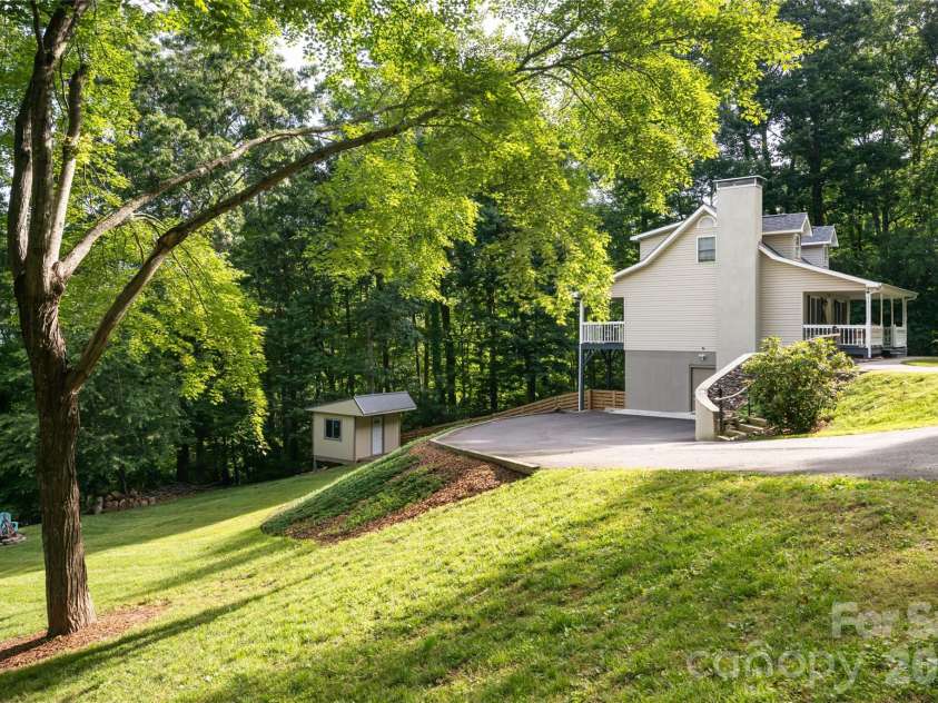 8 Coffey Place, Asheville, NC 28806.  MLS# CAR4382845, YatesRealty ID 31741. 