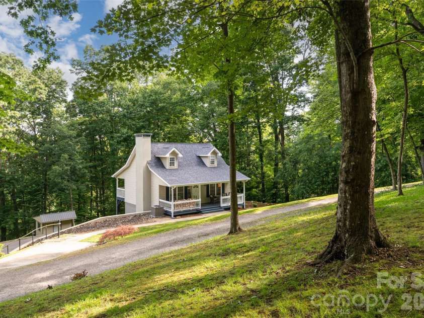 8 Coffey Place, Asheville, NC 28806.  MLS# CAR4382845, YatesRealty ID 31741. 