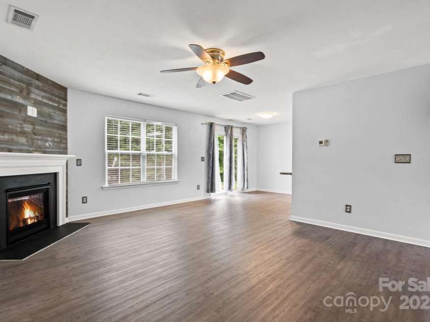 2815 Tancor Court, Charlotte, NC 28269.  MLS# CAR4288665, YatesRealty ID 31742. 