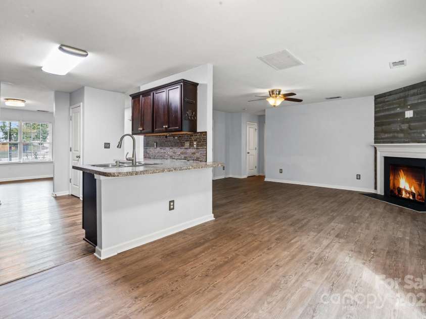 2815 Tancor Court, Charlotte, NC 28269.  MLS# CAR4288665, YatesRealty ID 31742. 