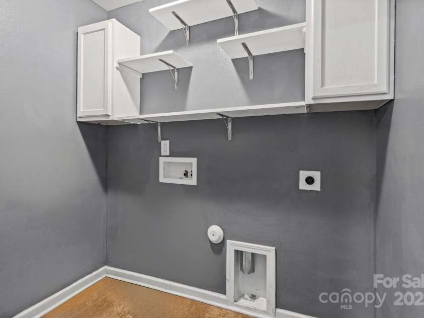 2815 Tancor Court, Charlotte, NC 28269.  MLS# CAR4288665, YatesRealty ID 31742. 