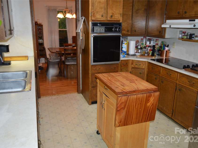 1265 Delwood Drive, Lenoir, NC 28645.  MLS# CAR4278882, YatesRealty ID 31743. 