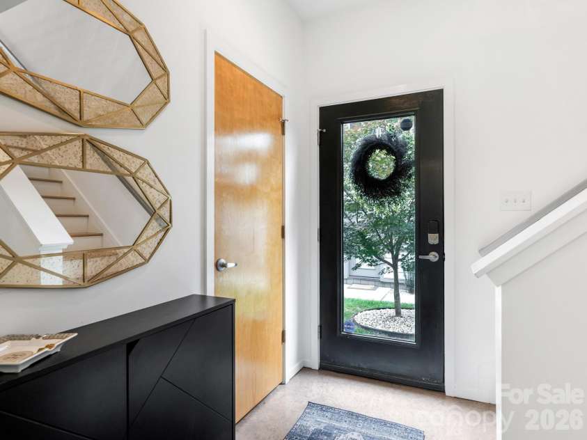 915 Westbrook Drive, Charlotte, NC 28202.  MLS# CAR4392218, YatesRealty ID 31743. 