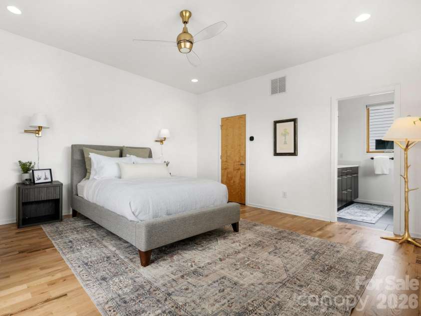 915 Westbrook Drive, Charlotte, NC 28202.  MLS# CAR4392218, YatesRealty ID 31743. 