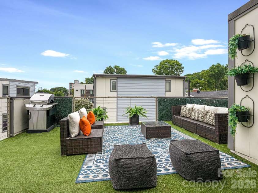 915 Westbrook Drive, Charlotte, NC 28202.  MLS# CAR4392218, YatesRealty ID 31743. 
