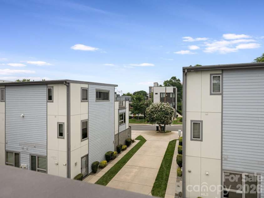 915 Westbrook Drive, Charlotte, NC 28202.  MLS# CAR4392218, YatesRealty ID 31743. 