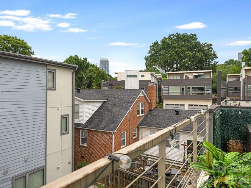 915 Westbrook Drive, Charlotte, NC 28202.  MLS# CAR4392218, YatesRealty ID 31743. 