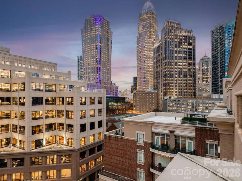 915 Westbrook Drive, Charlotte, NC 28202.  MLS# CAR4392218, YatesRealty ID 31743. 