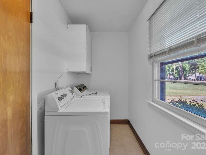 5300 Nevin Road, Charlotte, NC 28269.  MLS# CAR4286725, YatesRealty ID 31744. 