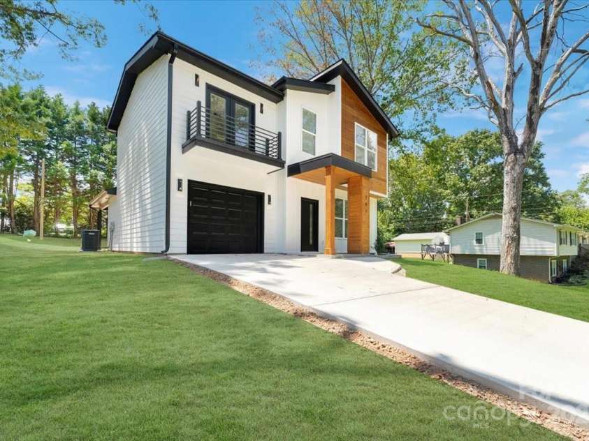 207 Gaston Avenue, Bessemer City, NC 28016.  MLS# CAR4287044, YatesRealty ID 31745. 