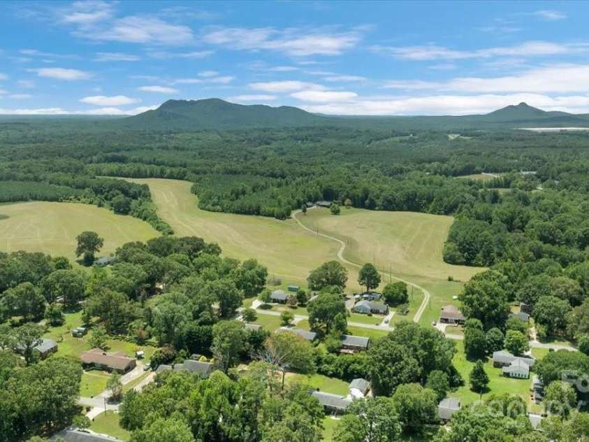 207 Gaston Avenue, Bessemer City, NC 28016.  MLS# CAR4287044, YatesRealty ID 31745. 