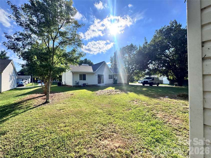 2530 Dion Avenue, Charlotte, NC 28212.  MLS# CAR4392884, YatesRealty ID 31745. 