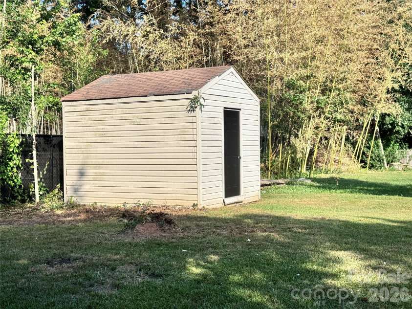 2530 Dion Avenue, Charlotte, NC 28212.  MLS# CAR4392884, YatesRealty ID 31745. 