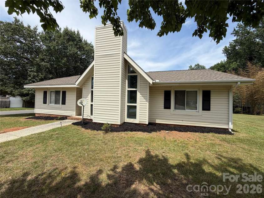 2530 Dion Avenue, Charlotte, NC 28212.  MLS# CAR4392884, YatesRealty ID 31745. 