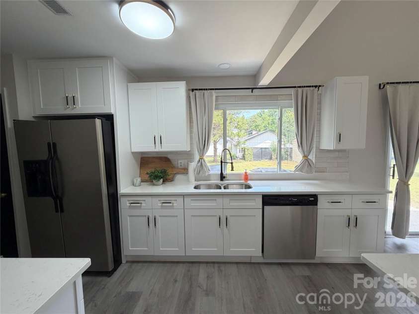 2530 Dion Avenue, Charlotte, NC 28212.  MLS# CAR4392884, YatesRealty ID 31745. 