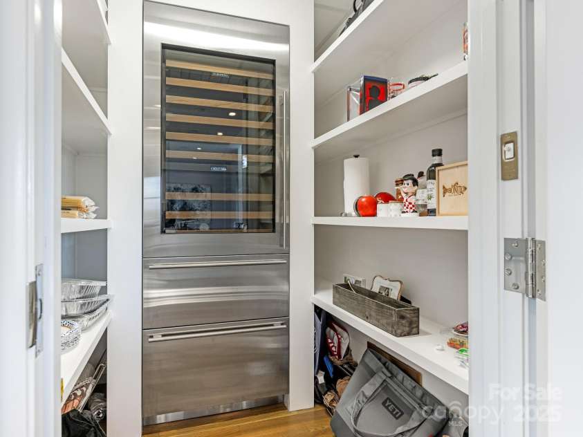 1333 Queens Road, Charlotte, NC 28207.  MLS# CAR4215845, YatesRealty ID 31746. Pantry