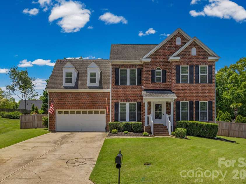 109 Oak Grove Court, Fort Mill, SC 29715.  MLS# CAR4395395, YatesRealty ID 31747. 