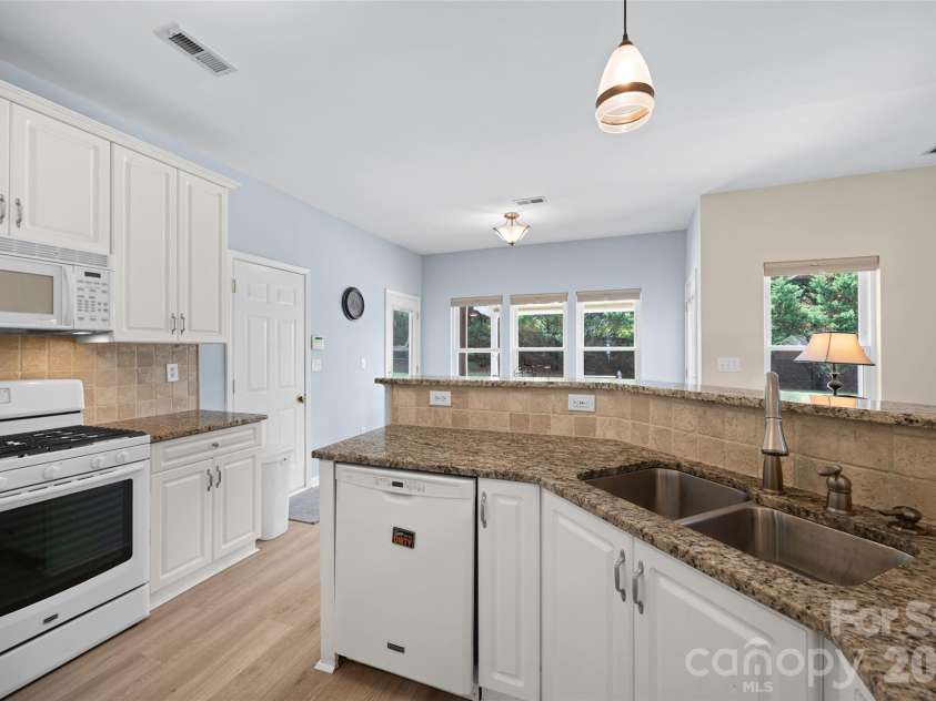 109 Oak Grove Court, Fort Mill, SC 29715.  MLS# CAR4395395, YatesRealty ID 31747. 