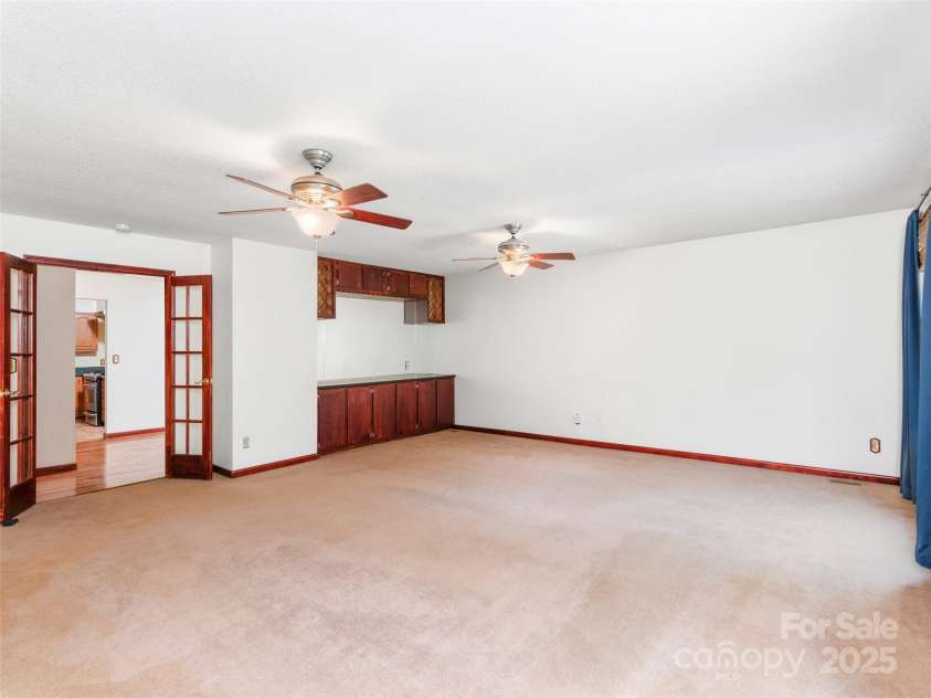 51 Wake Robin Way, Asheville, NC 28805.  MLS# CAR4267705, YatesRealty ID 31747. 