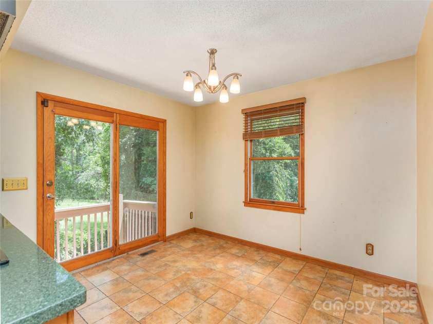 51 Wake Robin Way, Asheville, NC 28805.  MLS# CAR4267705, YatesRealty ID 31747. 