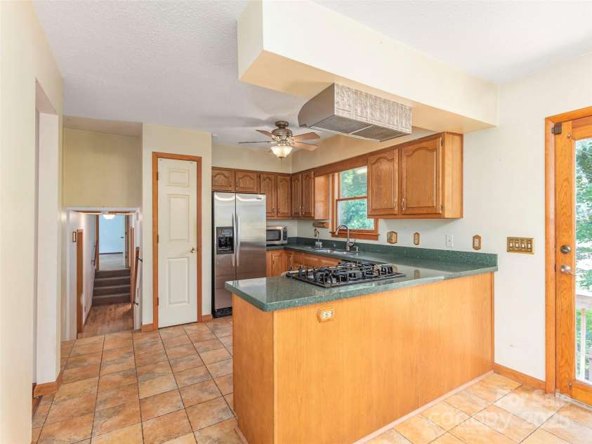 51 Wake Robin Way, Asheville, NC 28805.  MLS# CAR4267705, YatesRealty ID 31747. 