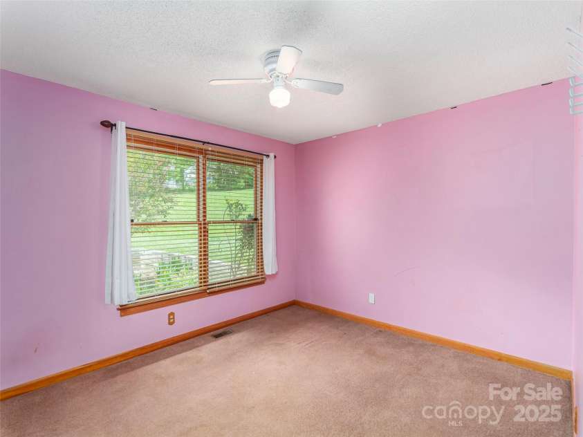 51 Wake Robin Way, Asheville, NC 28805.  MLS# CAR4267705, YatesRealty ID 31747. 