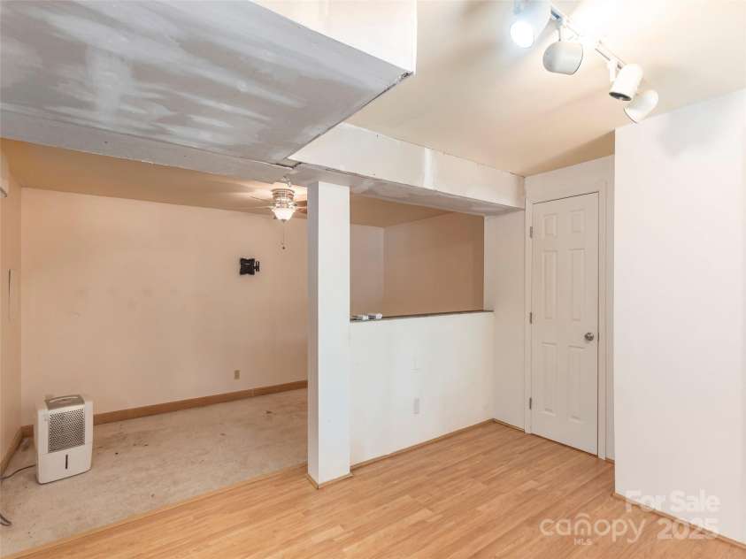 51 Wake Robin Way, Asheville, NC 28805.  MLS# CAR4267705, YatesRealty ID 31747. 