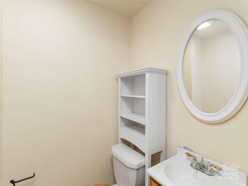 51 Wake Robin Way, Asheville, NC 28805.  MLS# CAR4267705, YatesRealty ID 31747. 