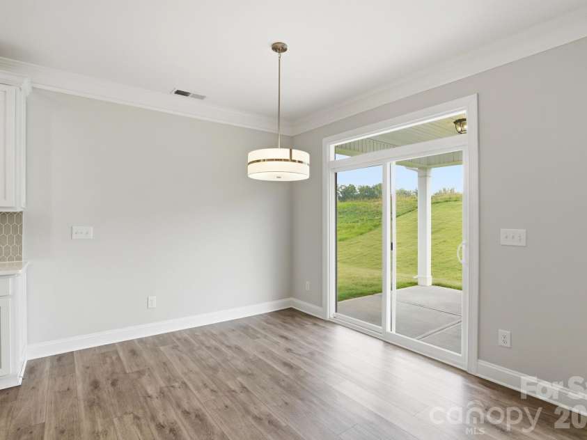 5917 New River Drive, Huntersville, NC 28078.  MLS# CAR4359977, YatesRealty ID 31748. Breakfast Area