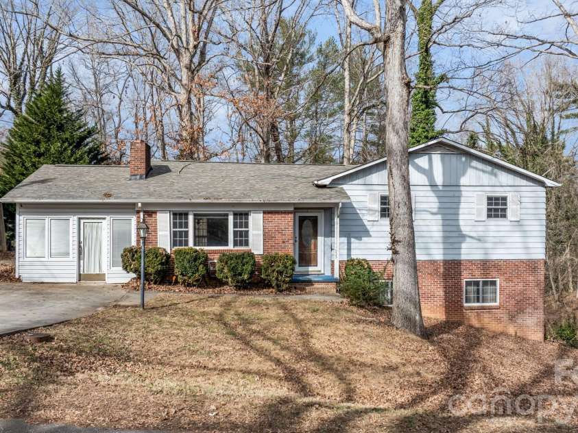 533 Circle Drive, Hudson, NC 28638.  MLS# CAR4340674, YatesRealty ID 3175. 