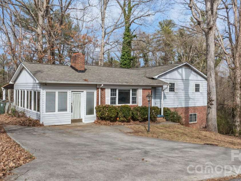 533 Circle Drive, Hudson, NC 28638.  MLS# CAR4340674, YatesRealty ID 3175. 
