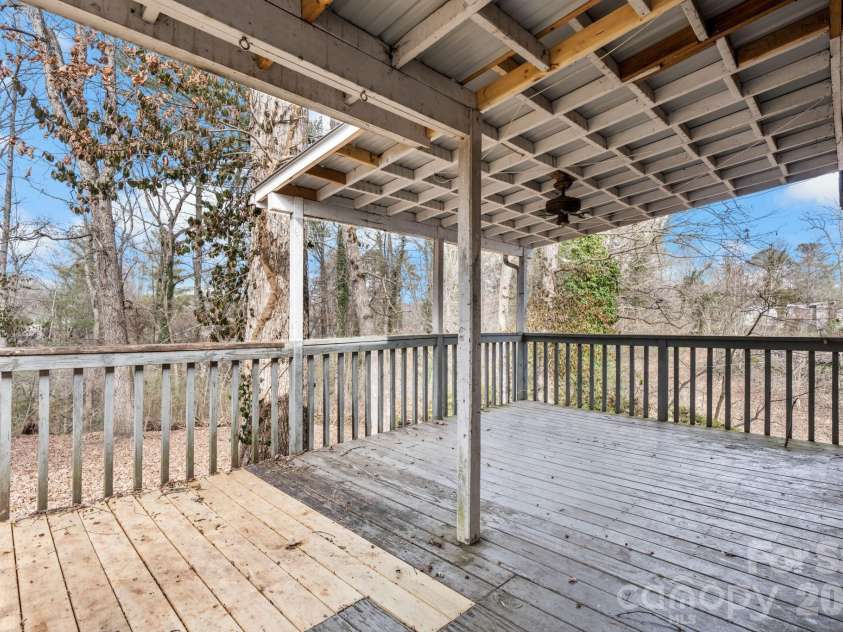 533 Circle Drive, Hudson, NC 28638.  MLS# CAR4340674, YatesRealty ID 3175. 