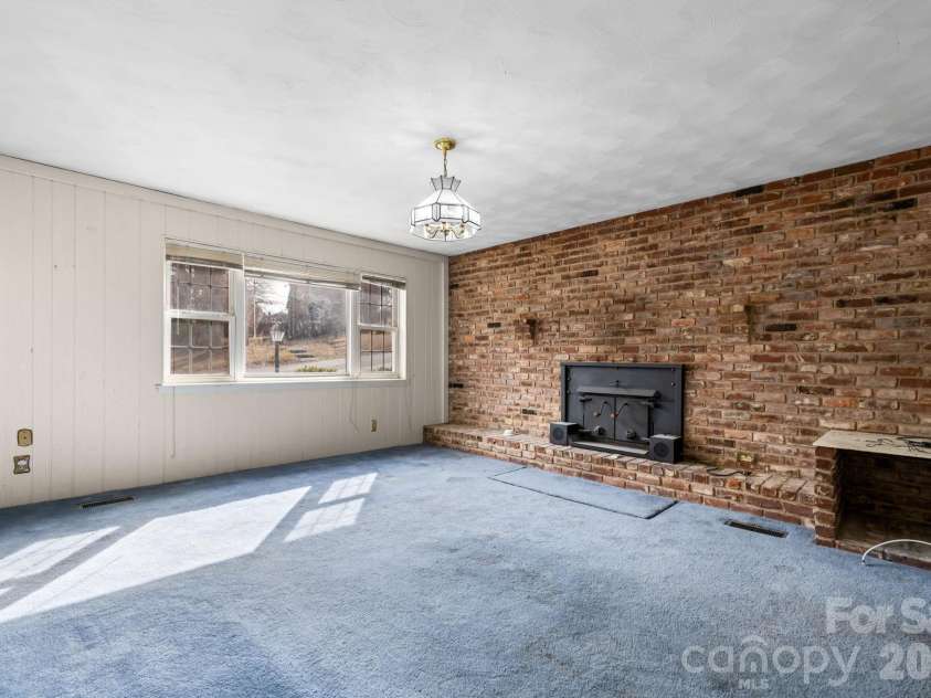 533 Circle Drive, Hudson, NC 28638.  MLS# CAR4340674, YatesRealty ID 3175. 