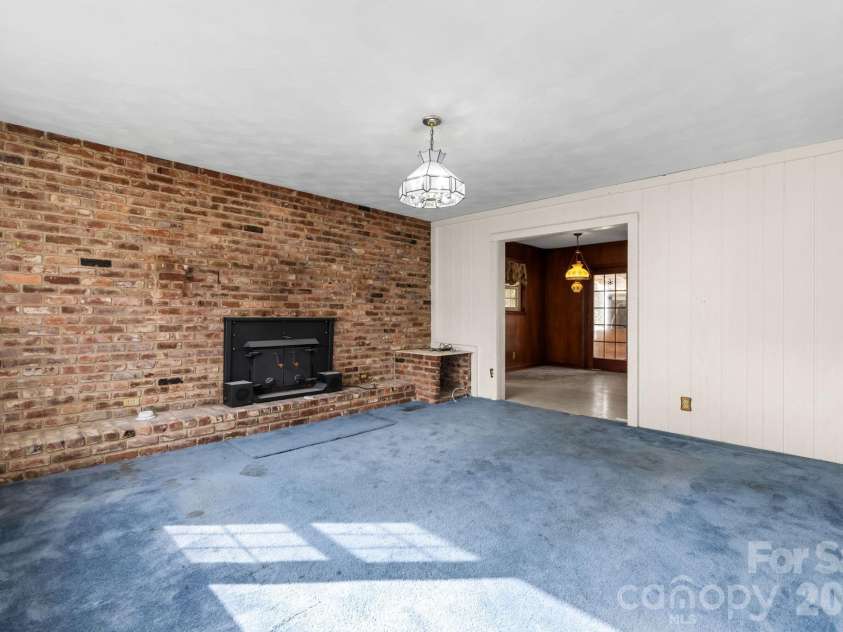 533 Circle Drive, Hudson, NC 28638.  MLS# CAR4340674, YatesRealty ID 3175. 