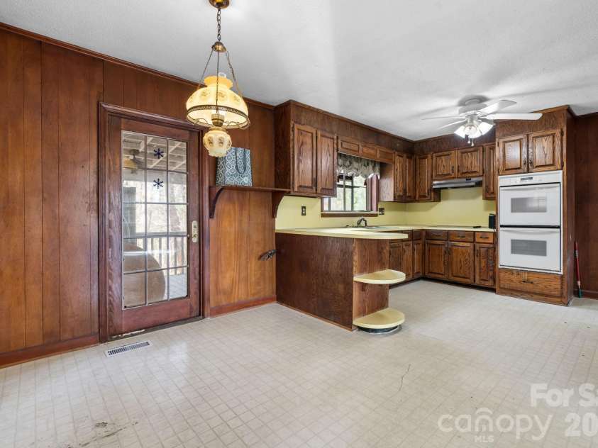 533 Circle Drive, Hudson, NC 28638.  MLS# CAR4340674, YatesRealty ID 3175. 