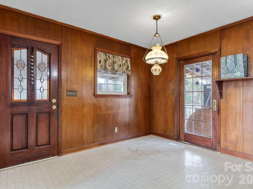 533 Circle Drive, Hudson, NC 28638.  MLS# CAR4340674, YatesRealty ID 3175. 