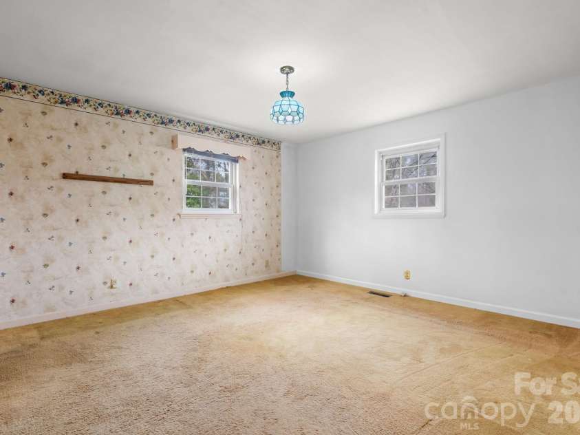 533 Circle Drive, Hudson, NC 28638.  MLS# CAR4340674, YatesRealty ID 3175. 