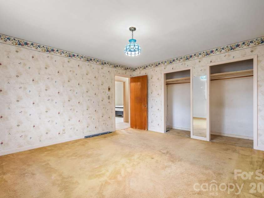 533 Circle Drive, Hudson, NC 28638.  MLS# CAR4340674, YatesRealty ID 3175. 