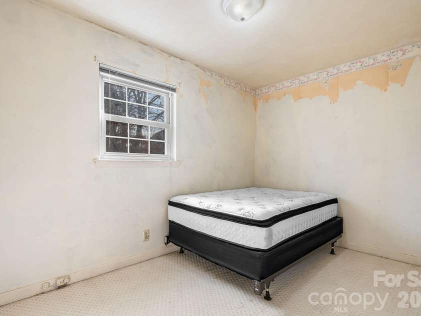 533 Circle Drive, Hudson, NC 28638.  MLS# CAR4340674, YatesRealty ID 3175. 