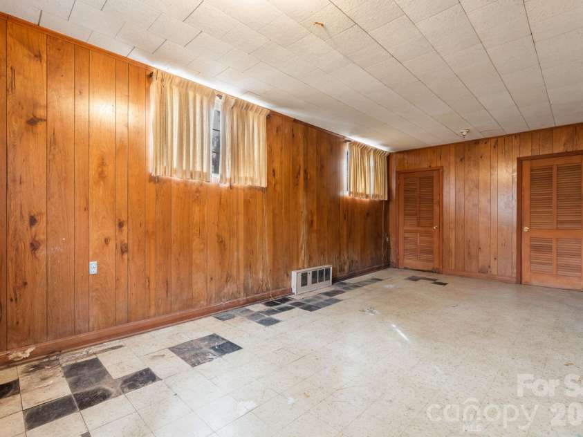 533 Circle Drive, Hudson, NC 28638.  MLS# CAR4340674, YatesRealty ID 3175. 