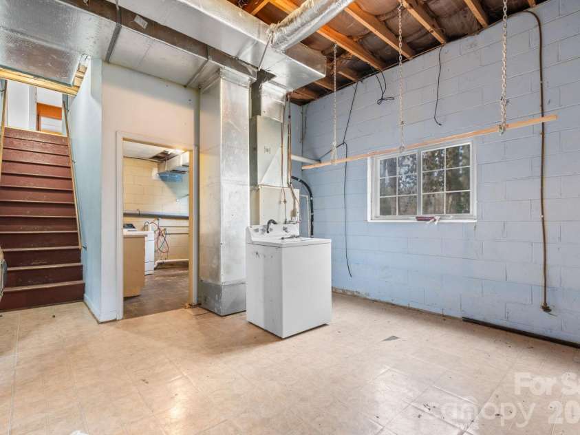 533 Circle Drive, Hudson, NC 28638.  MLS# CAR4340674, YatesRealty ID 3175. 