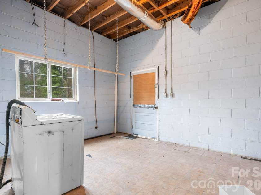 533 Circle Drive, Hudson, NC 28638.  MLS# CAR4340674, YatesRealty ID 3175. 