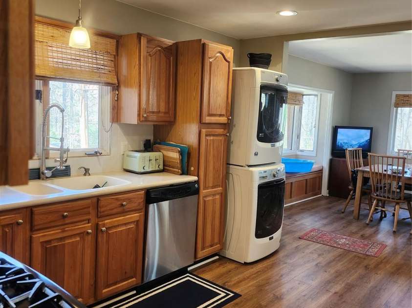 5434 Beckhaven Lane, Charlotte, NC 28216.  MLS# CAR4235338, YatesRealty ID 3175. 